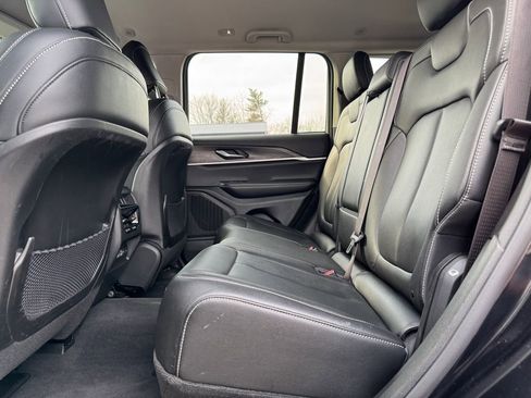 Used 2023 Jeep Grand Cherokee Limited w/ Black Appearance Package image 34