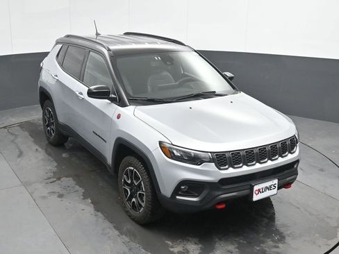 Used 2025 Jeep Compass Trailhawk w/ Trailer Tow Group AWD/4WD image 37
