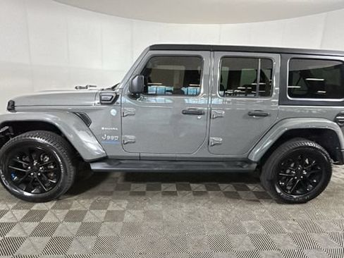 Used 2023 Jeep Wrangler Unlimited Sahara w/ Cold Weather Group AWD/4WD image 5