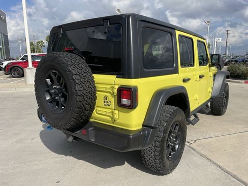 Used 2024 Jeep Wrangler Unlimited image 3