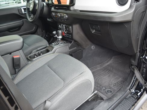 Used 2026 Jeep Wrangler Unlimited Sport AWD/4WD image 8