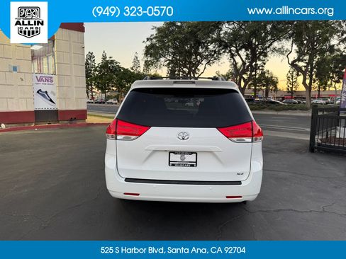 Used 2012 Toyota Sienna XLE FWD image 5