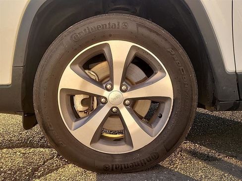 Used 2022 Jeep Cherokee Limited image 25