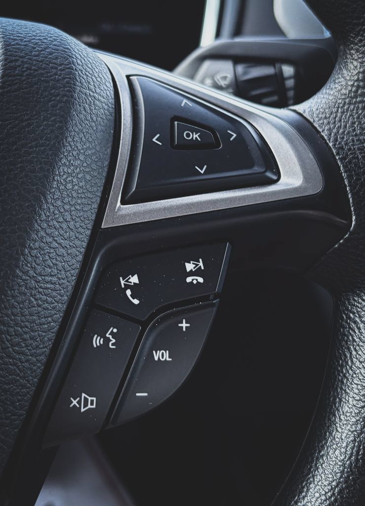 Used 2020 Ford Fusion SE FWD image 9