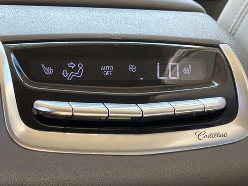 Used 2022 Cadillac XT6 Premium Luxury FWD image 18