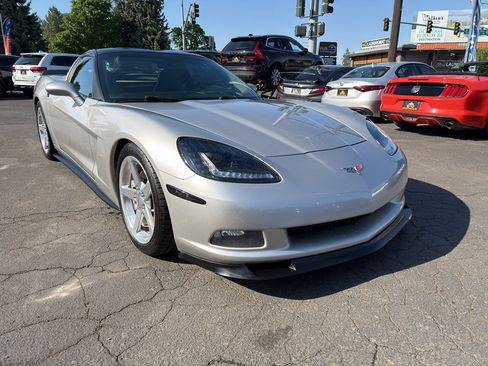 Used 2005 Chevrolet Corvette Coupe w/ Preferred Equipment Group RWD image 11