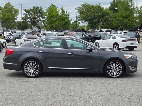 Used 2016 Kia Cadenza Premium w/ Technology Package FWD image 6