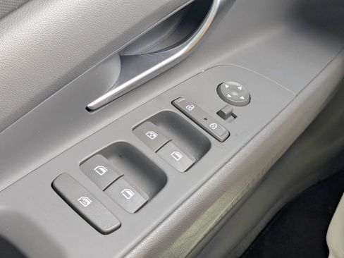 Used 2023 Hyundai Elantra SEL w/ Preferred Accessory Package FWD image 25