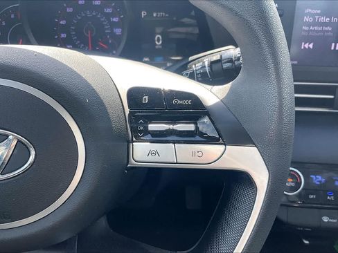 Used 2022 Hyundai Elantra SEL w/ Preferred Accessory Package FWD image 23