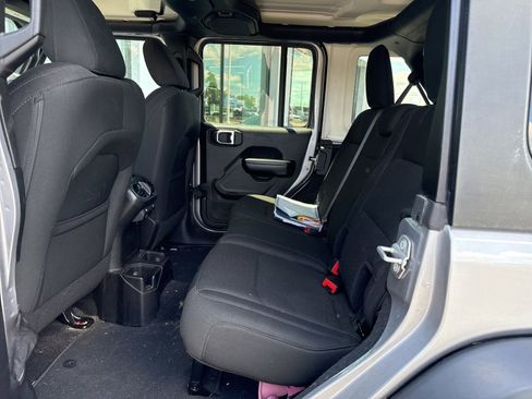 Used 2018 Jeep Wrangler Unlimited Sport S AWD/4WD image 33