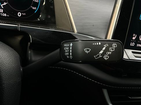 Used 2025 Volkswagen Atlas Cross Sport SE image 39