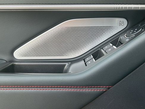 Used 2025 Ford Explorer ST image 23