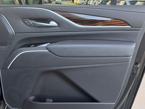 Used 2024 Cadillac Escalade ESV Premium Luxury image 19