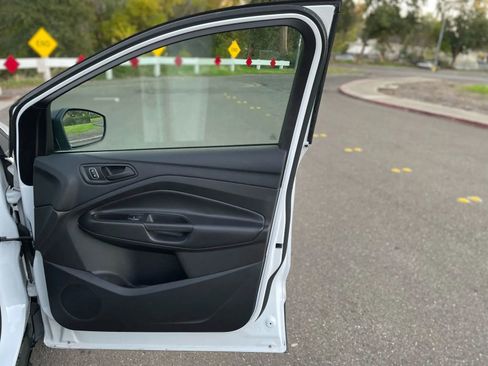 Used 2018 Ford Escape S image 20