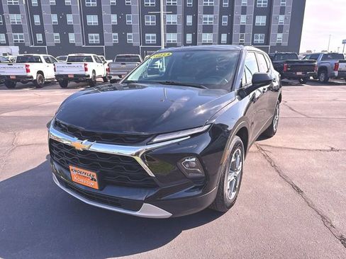 Used 2025 Chevrolet Blazer LT AWD/4WD image 1
