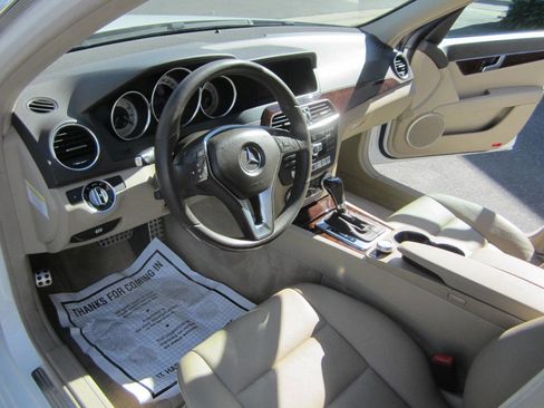 Used 2014 Mercedes-Benz C 250 Sedan image 26