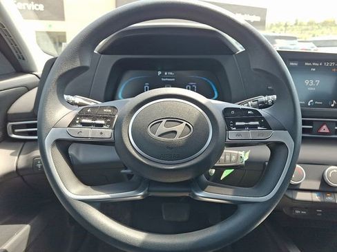Certified 2026 Hyundai Elantra SE FWD image 17