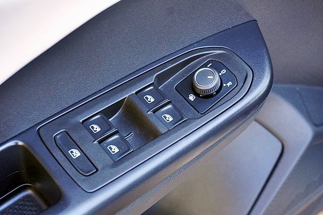 Used 2025 Volkswagen Taos SE AWD/4WD image 33
