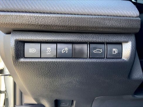 Used 2025 Toyota Camry SE w/ Convenience Package FWD image 33