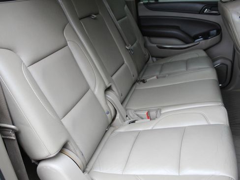 Used 2015 Chevrolet Suburban LT image 16