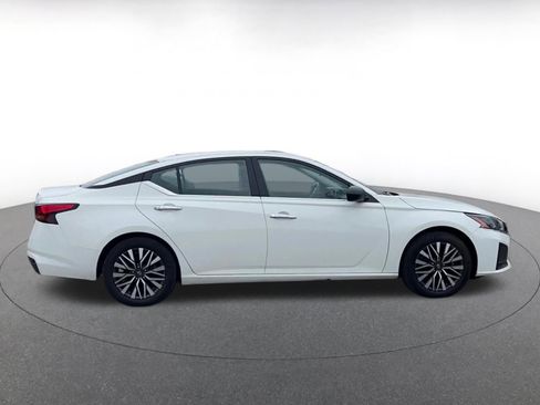 Used 2025 Nissan Altima 2.5 SV image 16