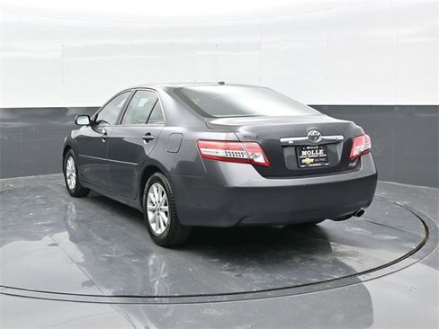 Used 2011 Toyota Camry XLE image 5