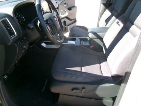 Used 2024 Nissan Frontier SV w/ SV Convenience Package image 14