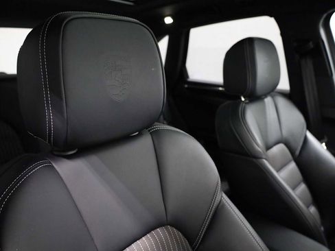 Certified 2025 Porsche Macan Turbo image 22