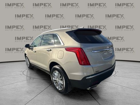 Used 2017 Cadillac XT5 FWD image 2