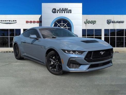 Used 2025 Ford Mustang GT RWD image 2