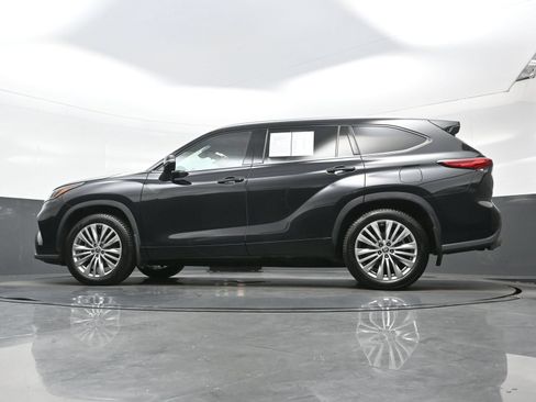 Used 2022 Toyota Highlander Platinum AWD/4WD image 32