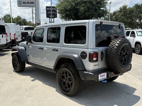 Used 2023 Jeep Wrangler Unlimited w/ Sun & Screen Package AWD/4WD image 7