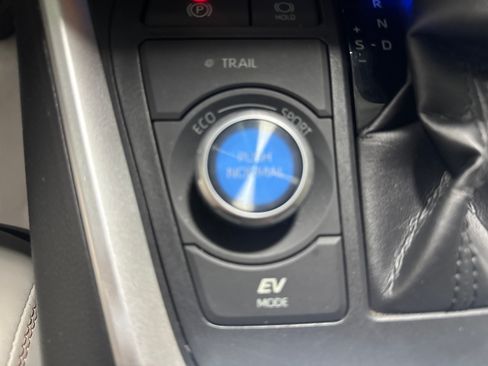 Used 2019 Toyota RAV4 Limited AWD/4WD image 25
