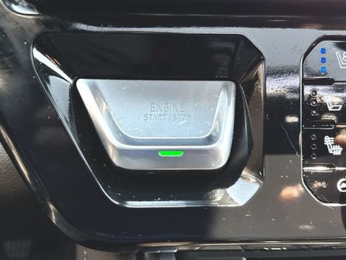 Used 2023 GMC Sierra 1500 Denali AWD/4WD image 17