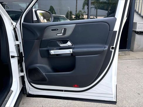 Used 2023 Mercedes-Benz EQB 300 4MATIC w/ Exclusive Package image 22