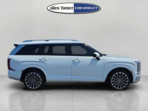 Used 2026 Hyundai Palisade Calligraphy FWD image 3