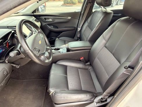 Used 2017 Chevrolet Impala LT image 4