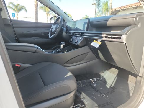 Certified 2025 Hyundai Tucson SE FWD image 22