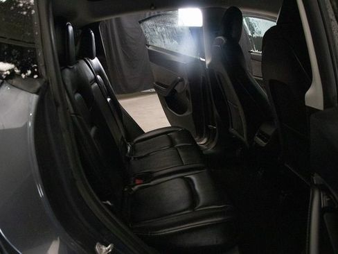 Used 2020 Tesla Model Y Long Range image 18