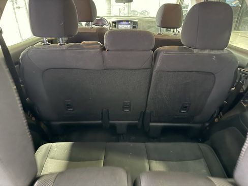 Used 2020 Nissan Pathfinder S image 32