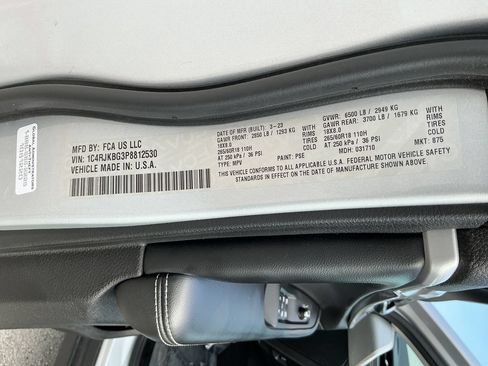 Certified 2023 Jeep Grand Cherokee L Limited AWD/4WD image 33