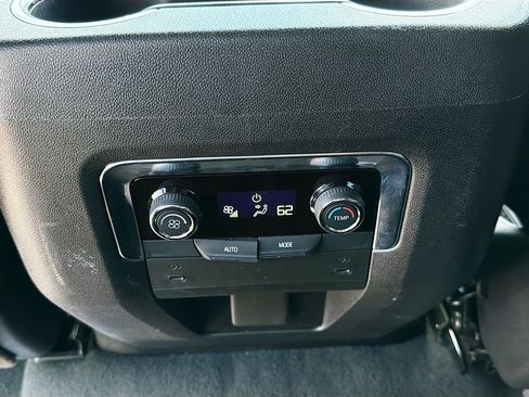 Used 2025 Chevrolet Suburban Z71 AWD/4WD image 19