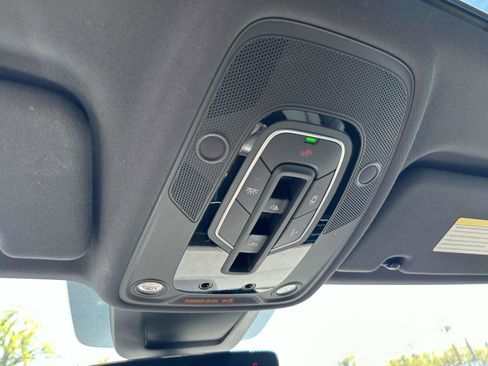 Used 2019 Audi Q8 Premium Plus w/ Premium Plus image 32