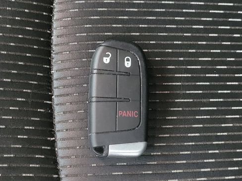 Used 2018 Dodge Journey SE FWD image 32