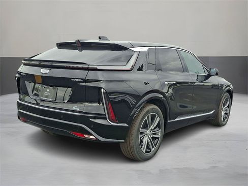 New 2026 Cadillac Lyriq Luxury AWD/4WD image 3