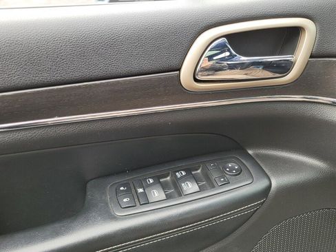 Used 2017 Jeep Grand Cherokee Limited w/ Luxury Group II image 29