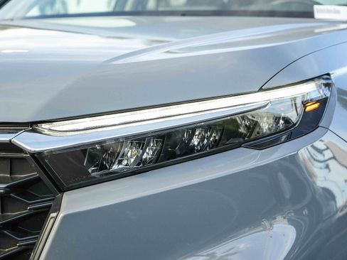 Used 2025 Honda CR-V LX image 4