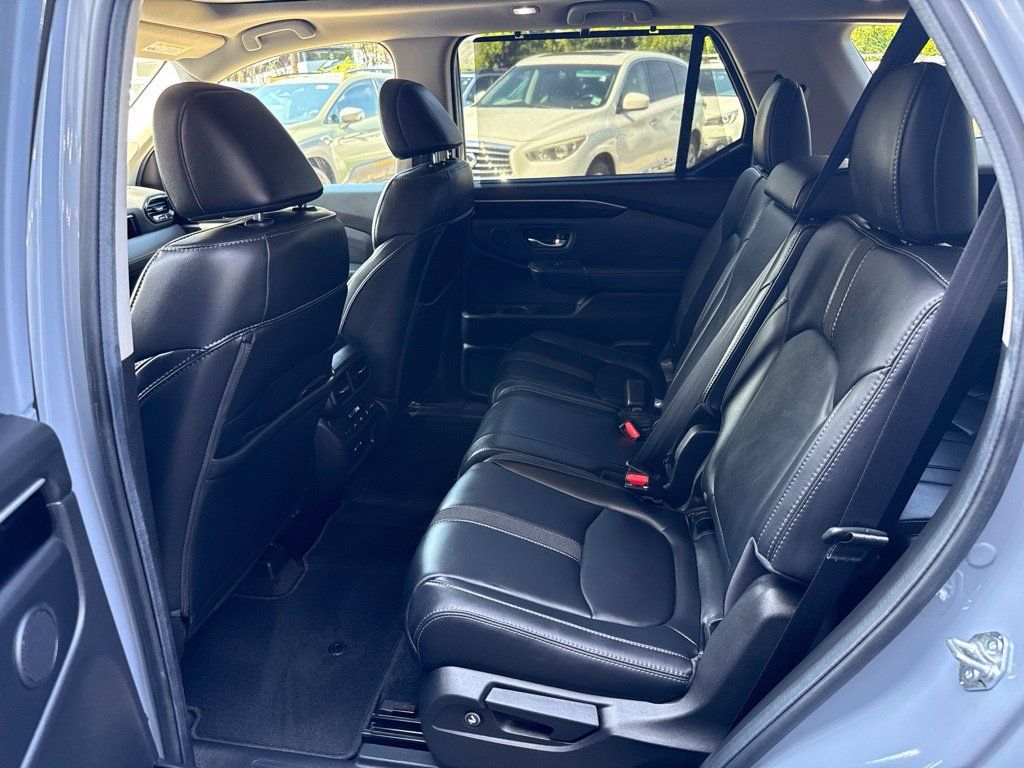 Used 2025 Honda Pilot Touring image 19