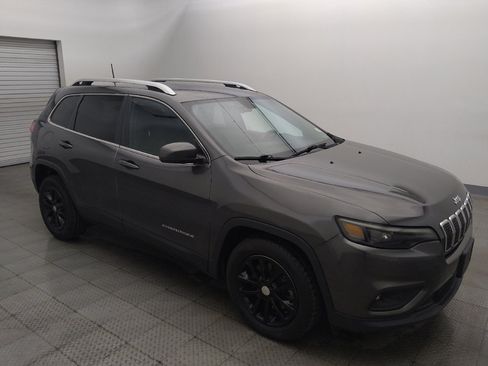 Used 2019 Jeep Cherokee Latitude Plus FWD image 11
