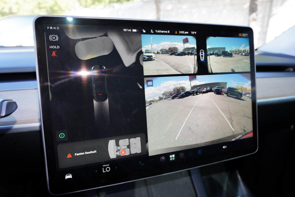 Used 2024 Tesla Model Y Long Range AWD/4WD image 23